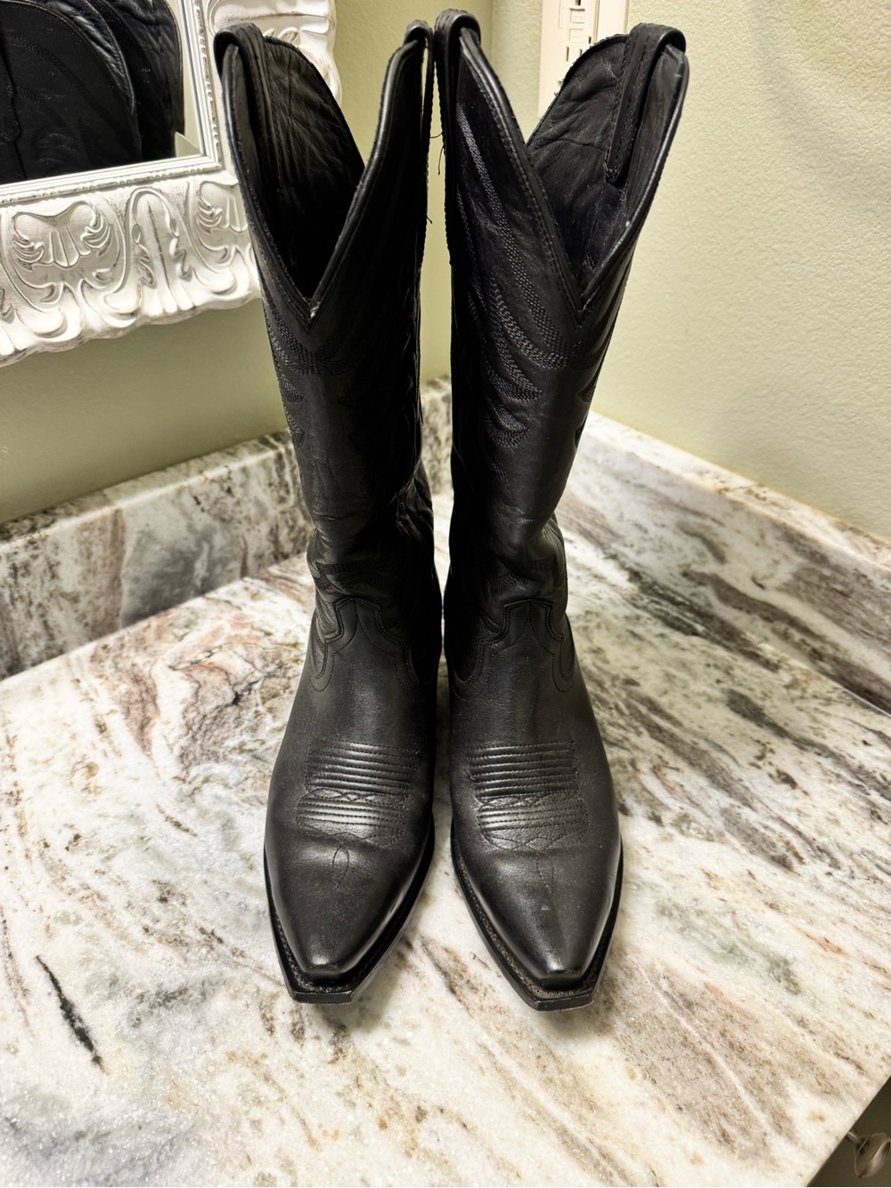 Tecovas- Annie Black Leather Cowboy Boots - women size 8- WORN ONCE!